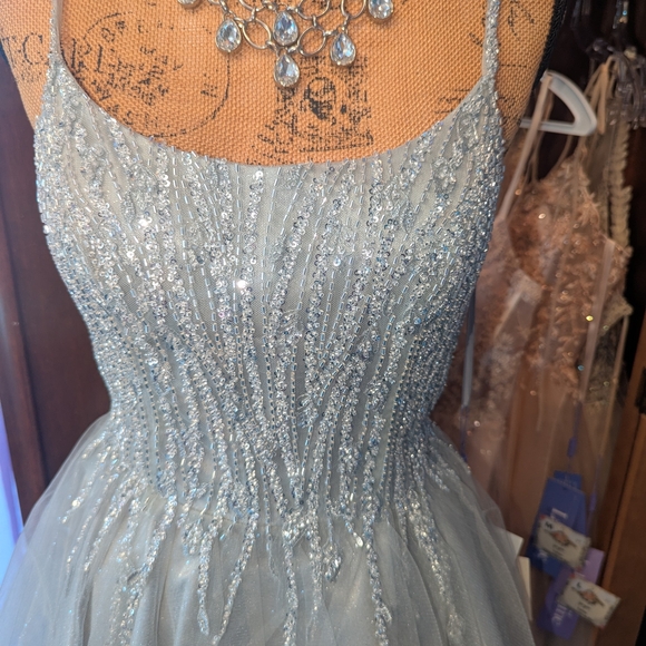 Elegant Short Classy Silver Prom, Bridesmaid Party, Dama Dress. - Picture 2 of 5